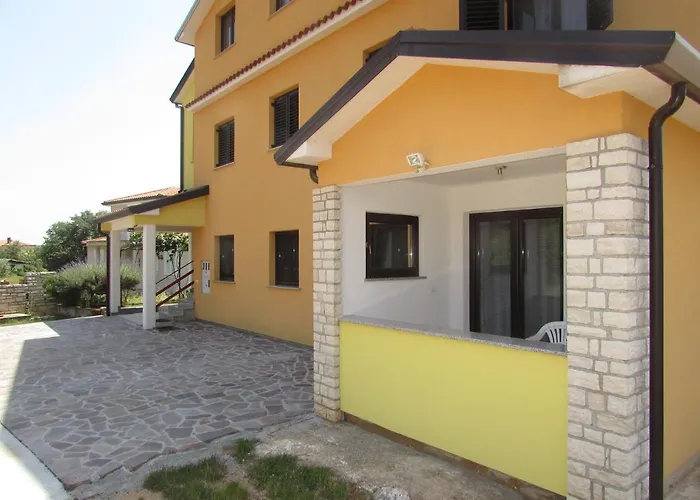 Apartments With A Parking Space Vilanija, Umag - 17240