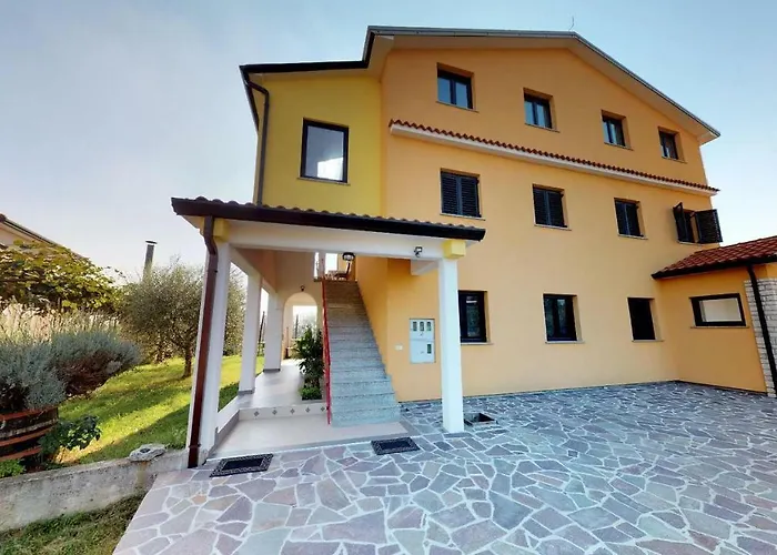 Apartments With A Parking Space Vilanija, Umag - 17240